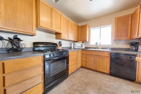 628 B St, Taft, CA 93268 photo 8