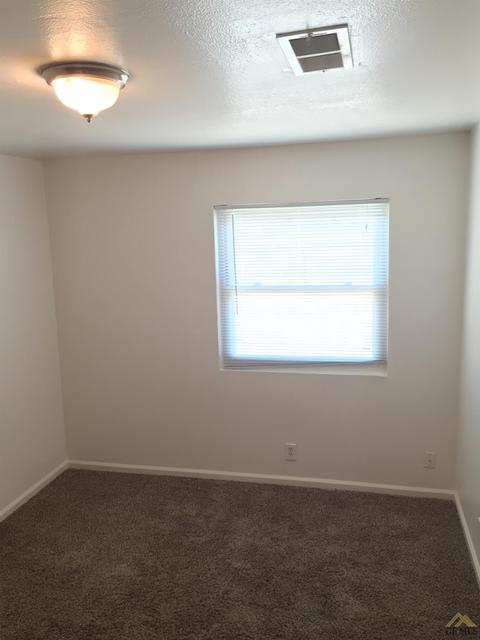 26024 Orange St, Taft, CA 93268 photo 7