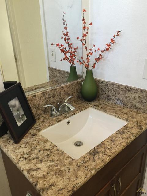 26024 Orange St, Taft, CA 93268 photo 5