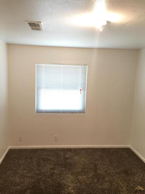 26024 Orange St, Taft, CA 93268 photo 8