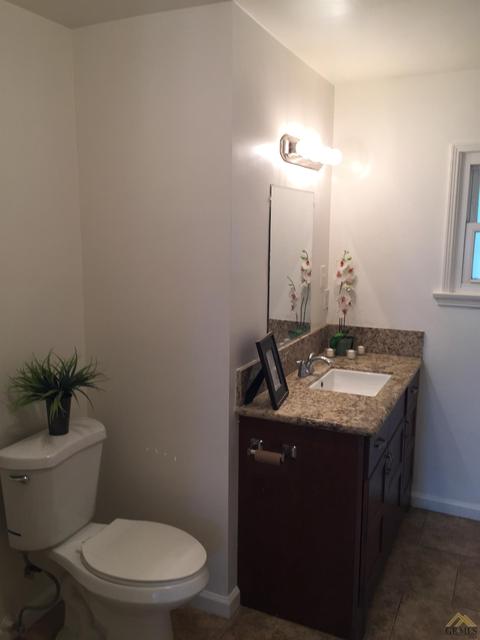26024 Orange St, Taft, CA 93268 photo 9