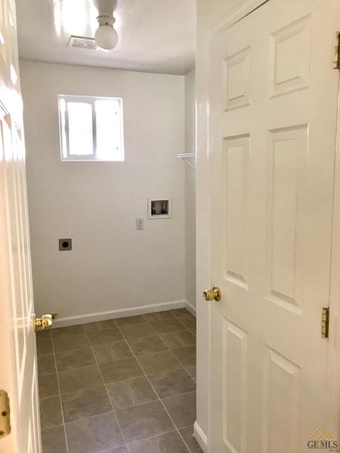 9018 Chattaroy St, Bakersfield, CA 93312 photo 7