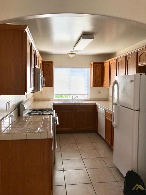 9018 Chattaroy St, Bakersfield, CA 93312 photo 6