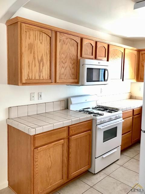 9018 Chattaroy St, Bakersfield, CA 93312 photo 5