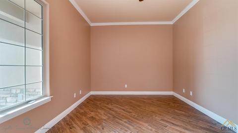 832 Pine Cone St, Shafter, CA 93263 photo 5