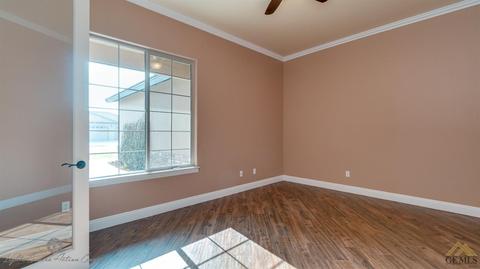 832 Pine Cone St, Shafter, CA 93263 photo 4
