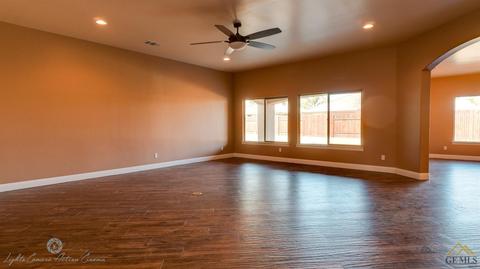 832 Pine Cone St, Shafter, CA 93263 photo 9