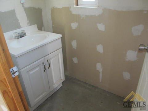 316 E Woodrow St, Taft, CA 93268 photo 17