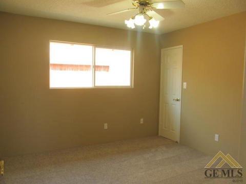 316 E Woodrow St, Taft, CA 93268 photo 6