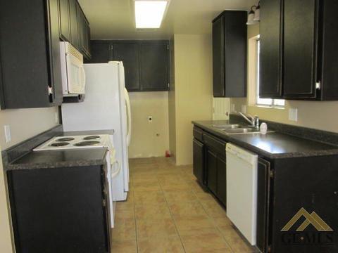 316 E Woodrow St, Taft, CA 93268 photo 4