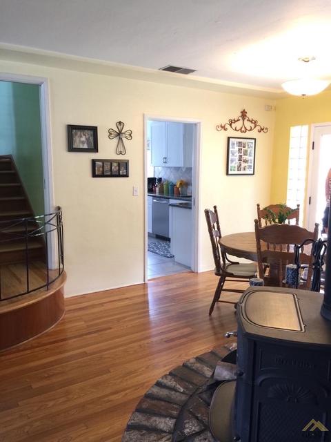 113 E San Emidio St, Taft, CA 93268 photo 4