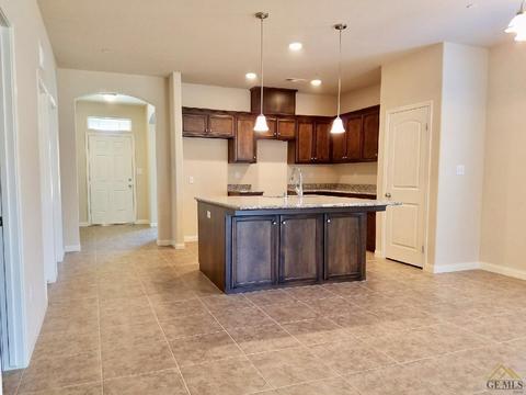 3305 Amazon Dr, Bakersfield, CA 93313 photo 2