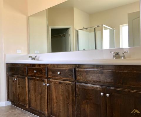 3305 Amazon Dr, Bakersfield, CA 93313 photo 3