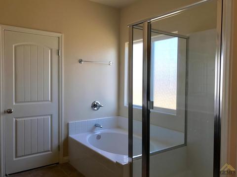 3305 Amazon Dr, Bakersfield, CA 93313 photo 4