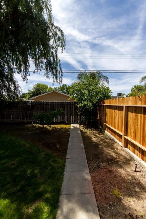 355 Pine St, Shafter, CA 93263 photo 22