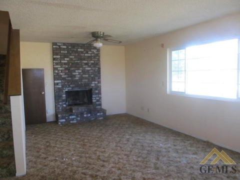 7365 Alexander Ave, Taft, CA 93268 photo 3