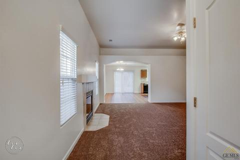 8206 Libby Dr, Bakersfield, CA 93313 photo 6