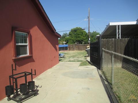 207 Easter St, Bakersfield, CA 93307 photo 8
