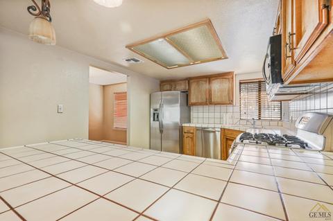 24550 Bay Ct, Tehachapi, CA 93561 photo 5