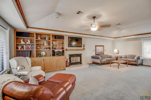 295 Oak Ct, Shafter, CA 93263 photo 8