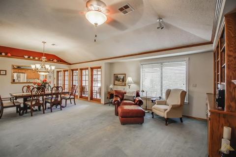 295 Oak Ct, Shafter, CA 93263 photo 9
