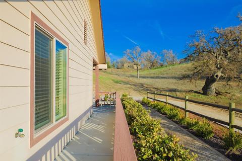 23100 Lakeview Dr, Tehachapi, CA 93561 photo 3
