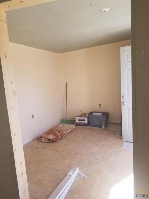 706 Monroe St, Arvin, CA 93203 photo 8