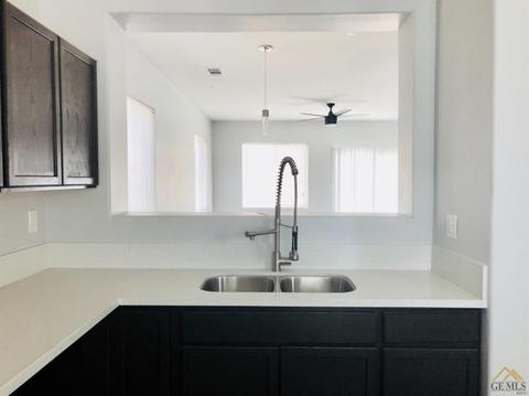 1301 La Rosa Ave, Arvin, CA 93203 photo 3