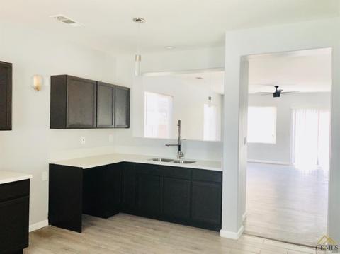 1301 La Rosa Ave, Arvin, CA 93203 photo 4