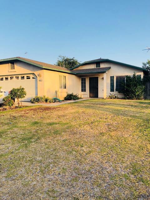1017 Hazelnut St, Wasco, CA 93280 photo 2