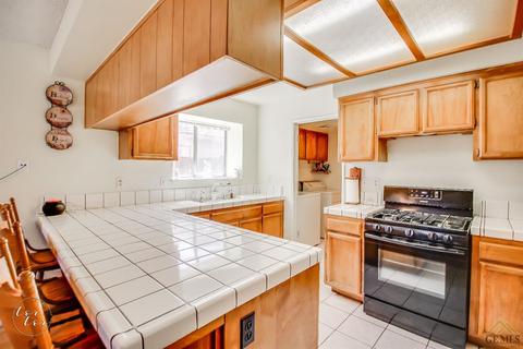 1020 Eubanks Ave, Bakersfield, CA 93307 photo 11