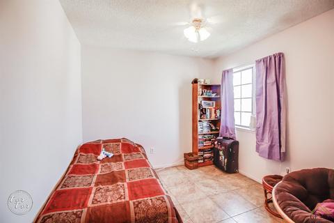1020 Eubanks Ave, Bakersfield, CA 93307 photo 14