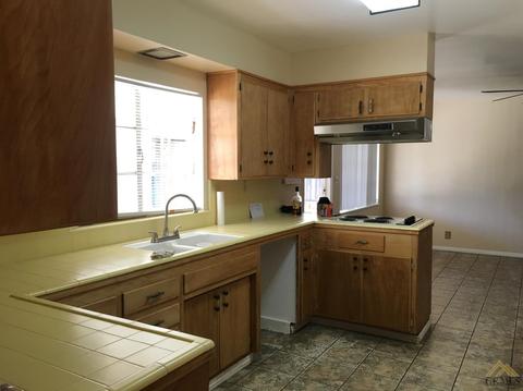 448 Campus Dr, Arvin, CA 93203 photo 3