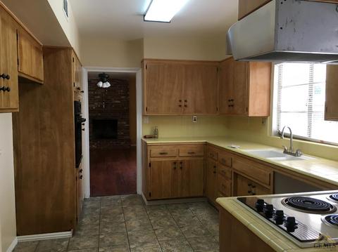 448 Campus Dr, Arvin, CA 93203 photo 5