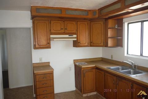8210 Maxey Dr, Lamont, CA 93241 photo 2
