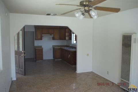 8210 Maxey Dr, Lamont, CA 93241 photo 3