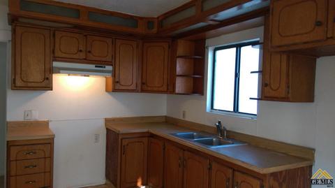 8210 Maxey Dr, Lamont, CA 93241 photo 4