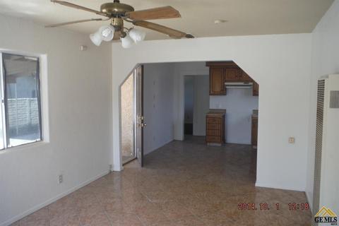 8210 Maxey Dr, Lamont, CA 93241 photo 6