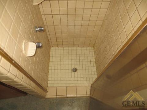 617 Pierce St, Taft, CA 93268 photo 4