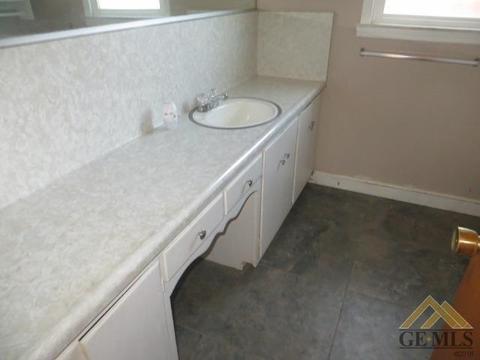 617 Pierce St, Taft, CA 93268 photo 12