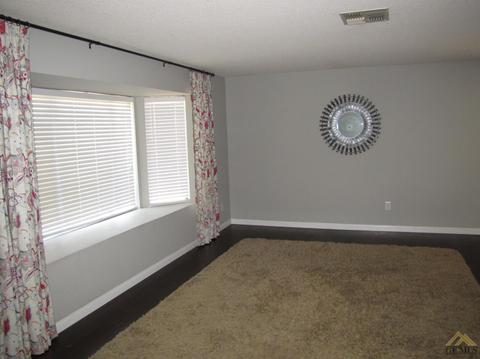412 Church St, Taft, CA 93268 photo 4