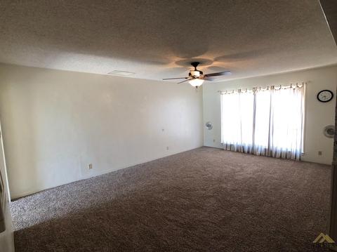 102 E San Emidio St, Taft, CA 93268 photo 4