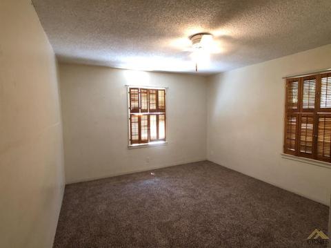 102 E San Emidio St, Taft, CA 93268 photo 9