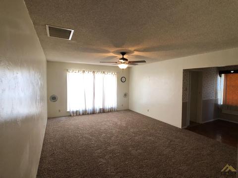 102 E San Emidio St, Taft, CA 93268 photo 3