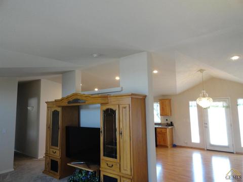 20000 Piedra Dr, Tehachapi, CA 93561 photo 5