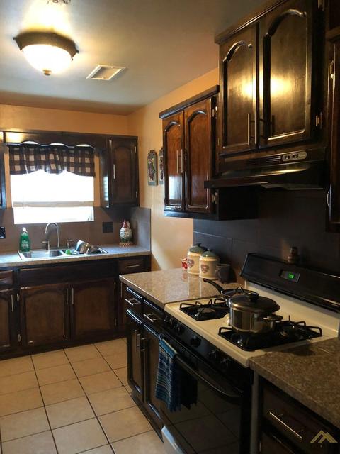 2233 4th St, Wasco, CA 93280 photo 2
