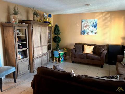 2233 4th St, Wasco, CA 93280 photo 5
