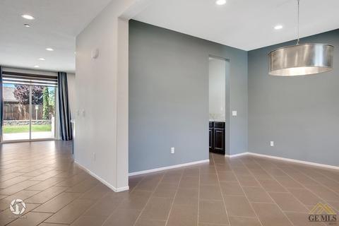 15606 Montalone Pl, Bakersfield, CA 93314 photo 8