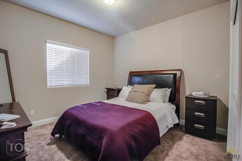 9128 Red Pine Dr, Shafter, CA 93263 photo 7