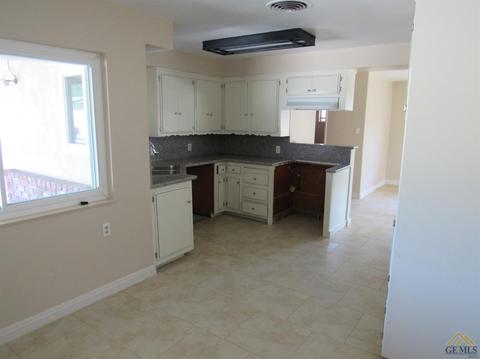 913 Devore Ave, Bakersfield, CA 93308 photo 4